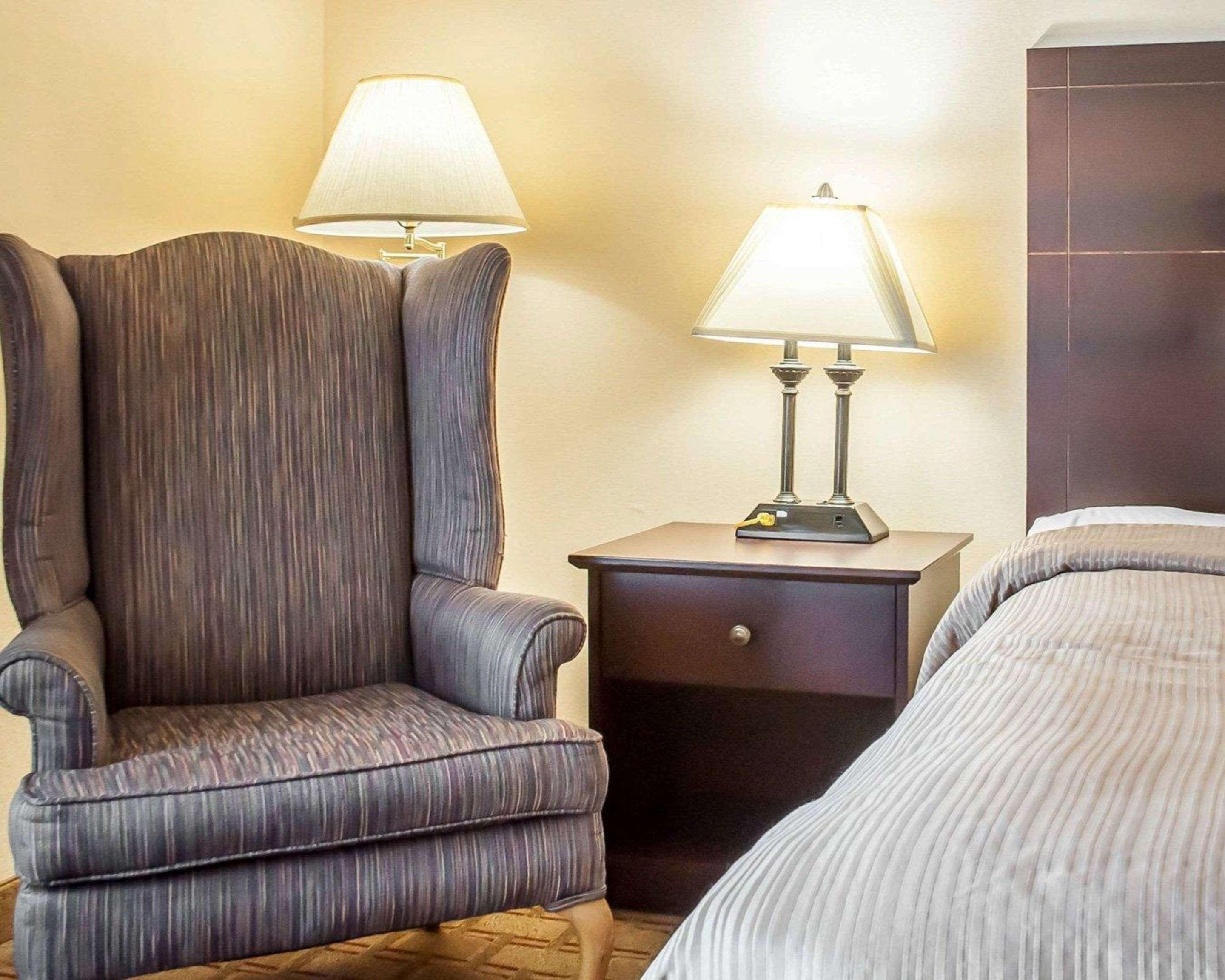 Quality Inn Airport Cheektowaga Eksteriør bilde