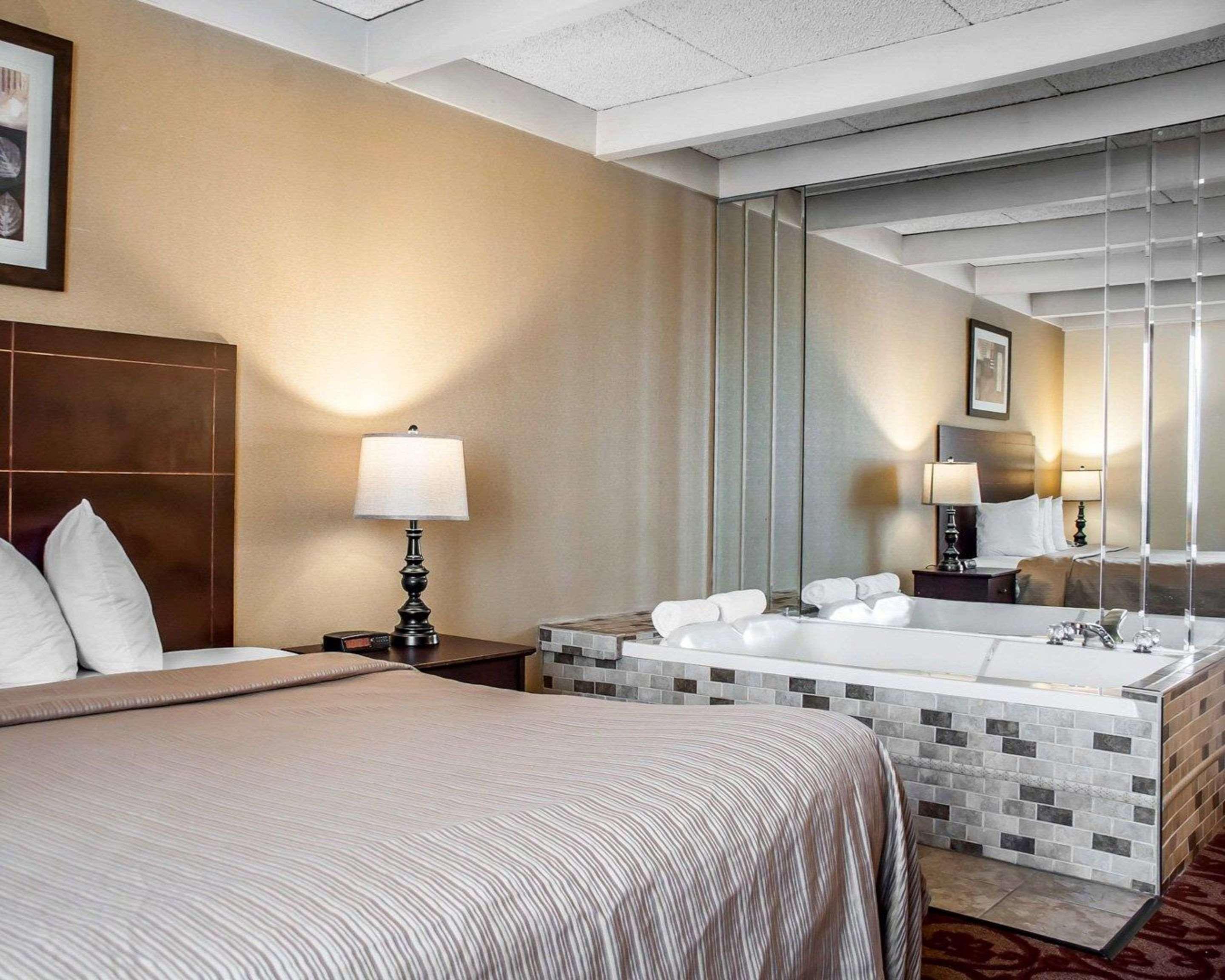 Quality Inn Airport Cheektowaga Eksteriør bilde