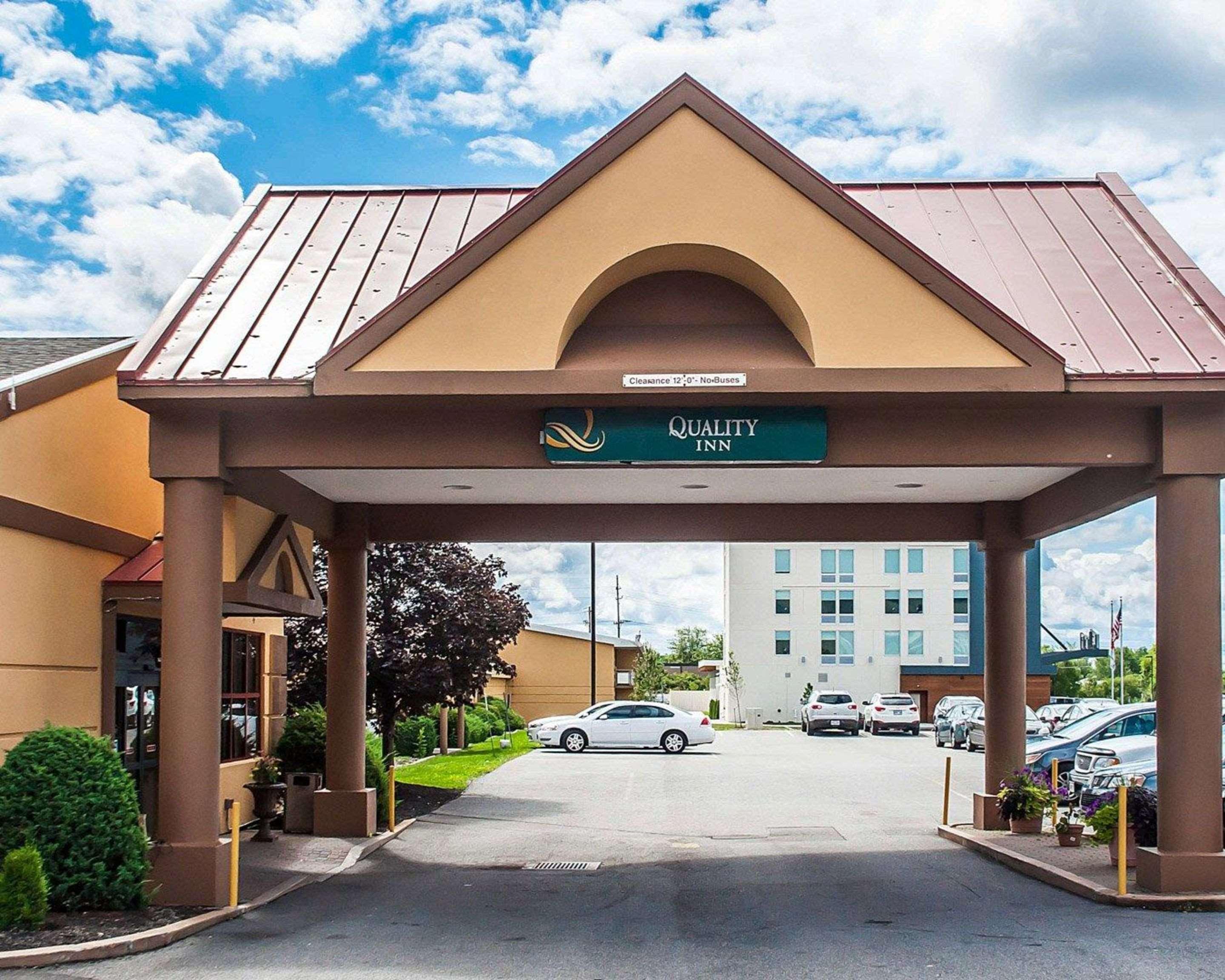Quality Inn Airport Cheektowaga Eksteriør bilde