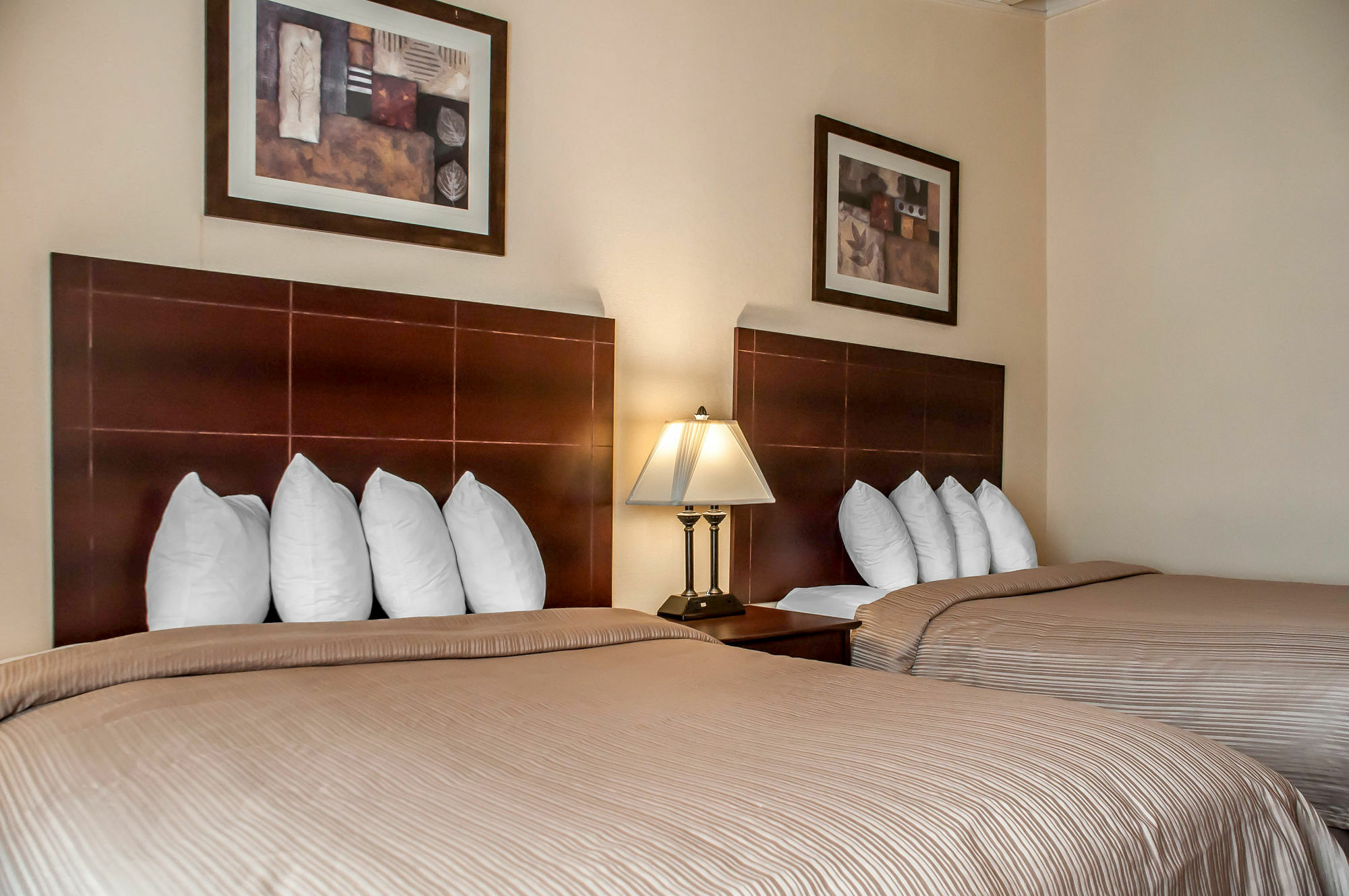 Quality Inn Airport Cheektowaga Eksteriør bilde