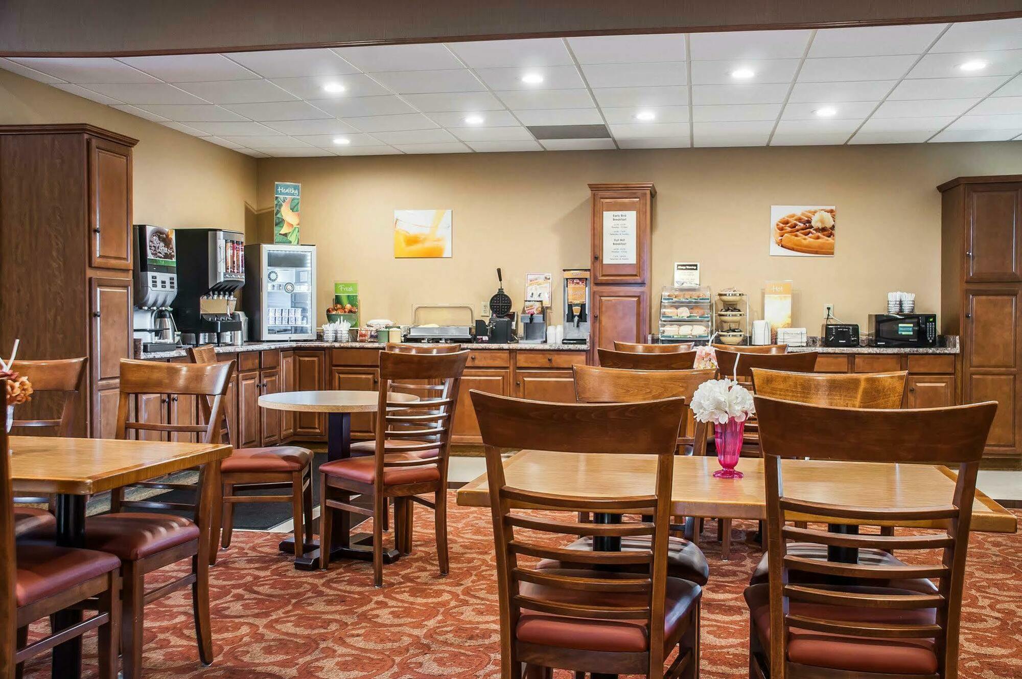 Quality Inn Airport Cheektowaga Eksteriør bilde